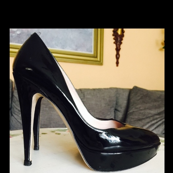 💜MIU MIU💜 37 fits 6.5 BLACK PATENT LEATHER HEELS - Picture 1 of 11